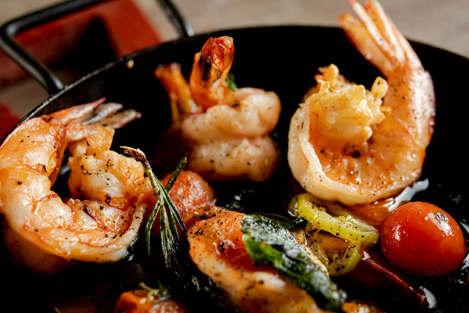 Crevettes sautées au piment et à la coriandre